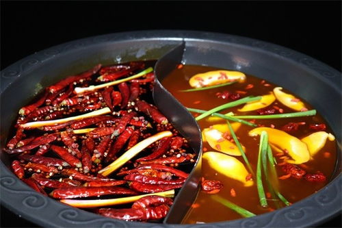 重慶火鍋 一鍋紅油里的江湖滋味